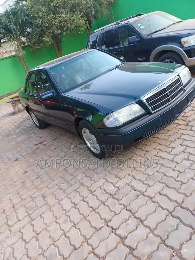 Mercedes-Benz W124 1995 Blue