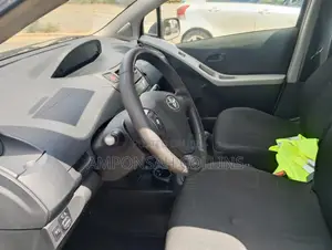 Toyota Yaris 2010 Gray