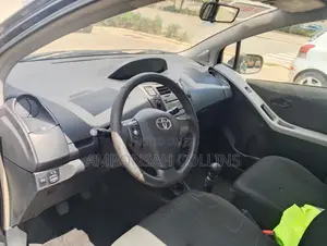 Toyota Yaris 2010 Gray
