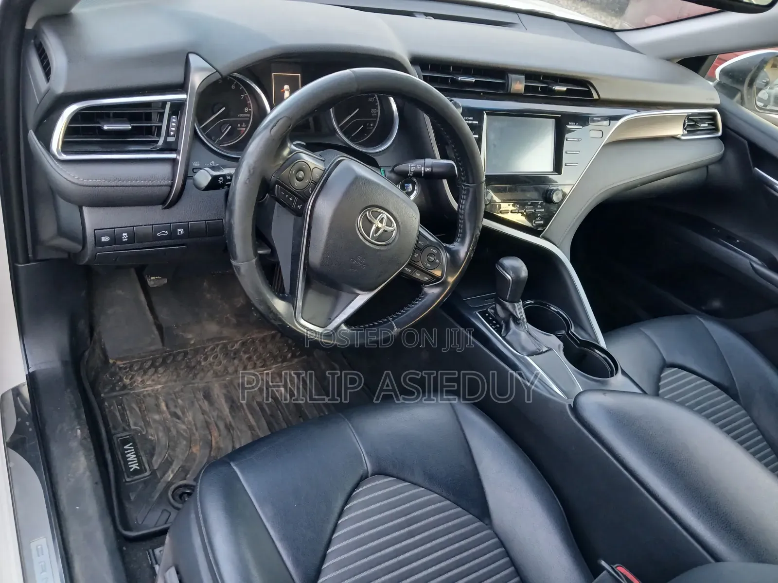 Toyota Camry SE FWD (2.5L 4cyl 8AM) 2018 White