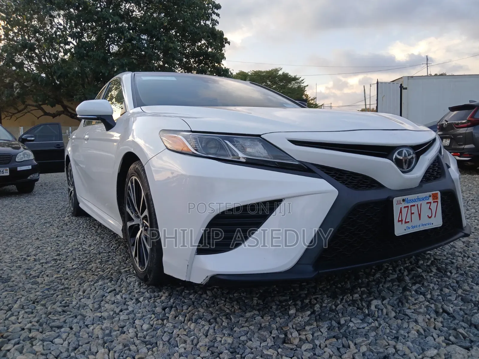 Toyota Camry SE FWD (2.5L 4cyl 8AM) 2018 White