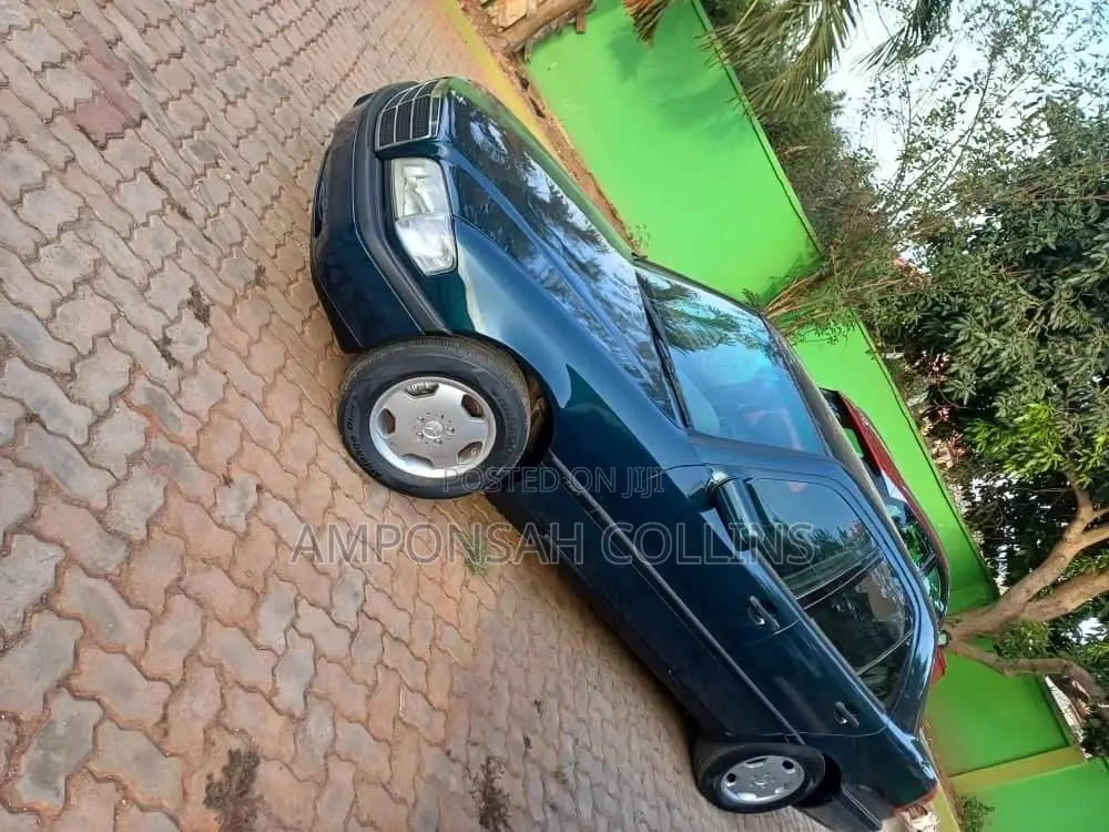 Mercedes-Benz W124 1995 Blue