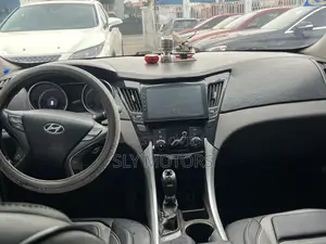 Hyundai Sonata SE 2.0T Sedan FWD (2.0L 4cyl 6A) 2013 Silver