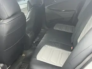 Hyundai Sonata SE 2.0T Sedan FWD (2.0L 4cyl 6A) 2013 Silver