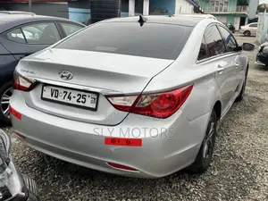 Hyundai Sonata SE 2.0T Sedan FWD (2.0L 4cyl 6A) 2013 Silver