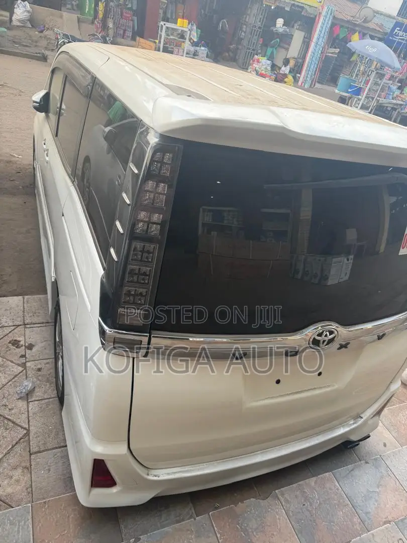 Toyota Voxy 2015 White
