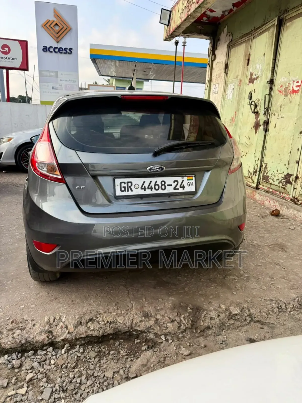 Ford Fiesta SE 4dr Hatchback (1.6L 4cyl 5M) 2015 Gray