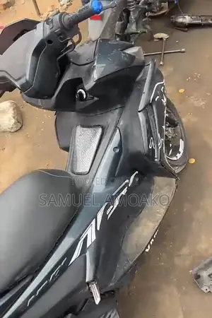 Yamaha Aerox 2024 Gray