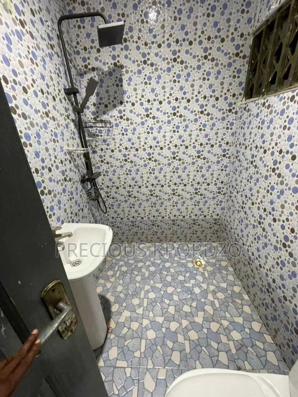 1bdrm Room & Parlour in Adenta New Legon for rent