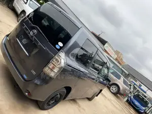Toyota Voxy V 4WD 7-Seater 2012 Black