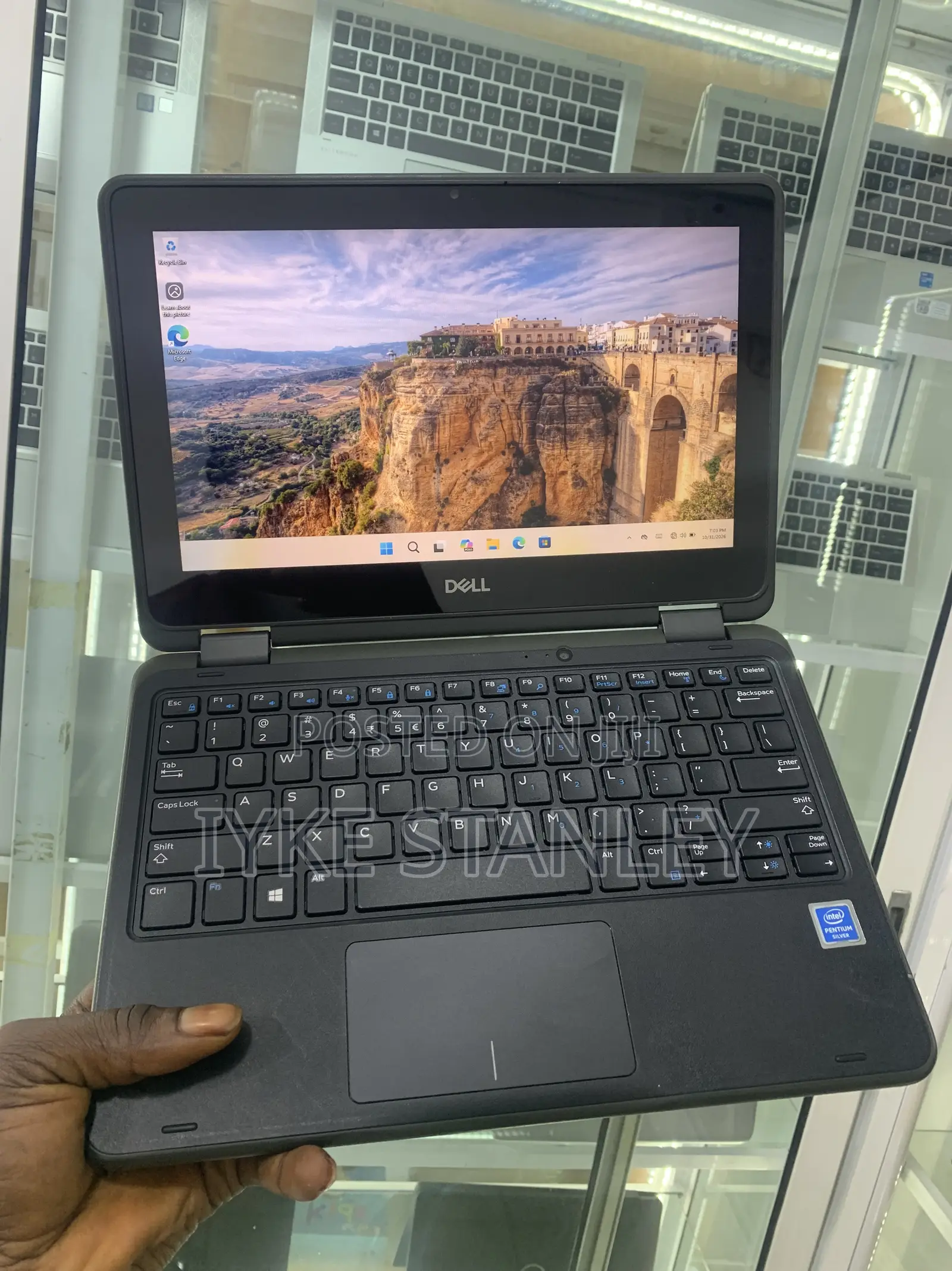 Laptop Dell Latitude 3190 2-in-1 4GB Intel Pentium SSD 128GB