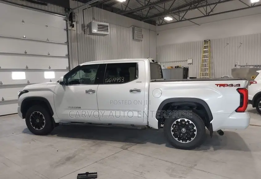 Toyota Tundra Limited CrewMax 5.5' Bed 2023 White