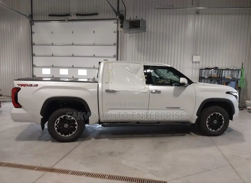 Toyota Tundra Limited CrewMax 5.5' Bed 2023 White