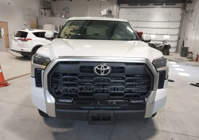 Toyota Tundra Limited CrewMax 5.5' Bed 2023 White