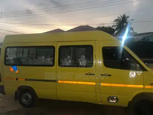 Mercedes-Benz Sprinter 2025 Yellow