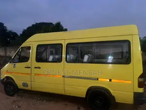 Mercedes-Benz Sprinter 2025 Yellow