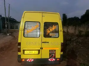 Mercedes-Benz Sprinter 2025 Yellow