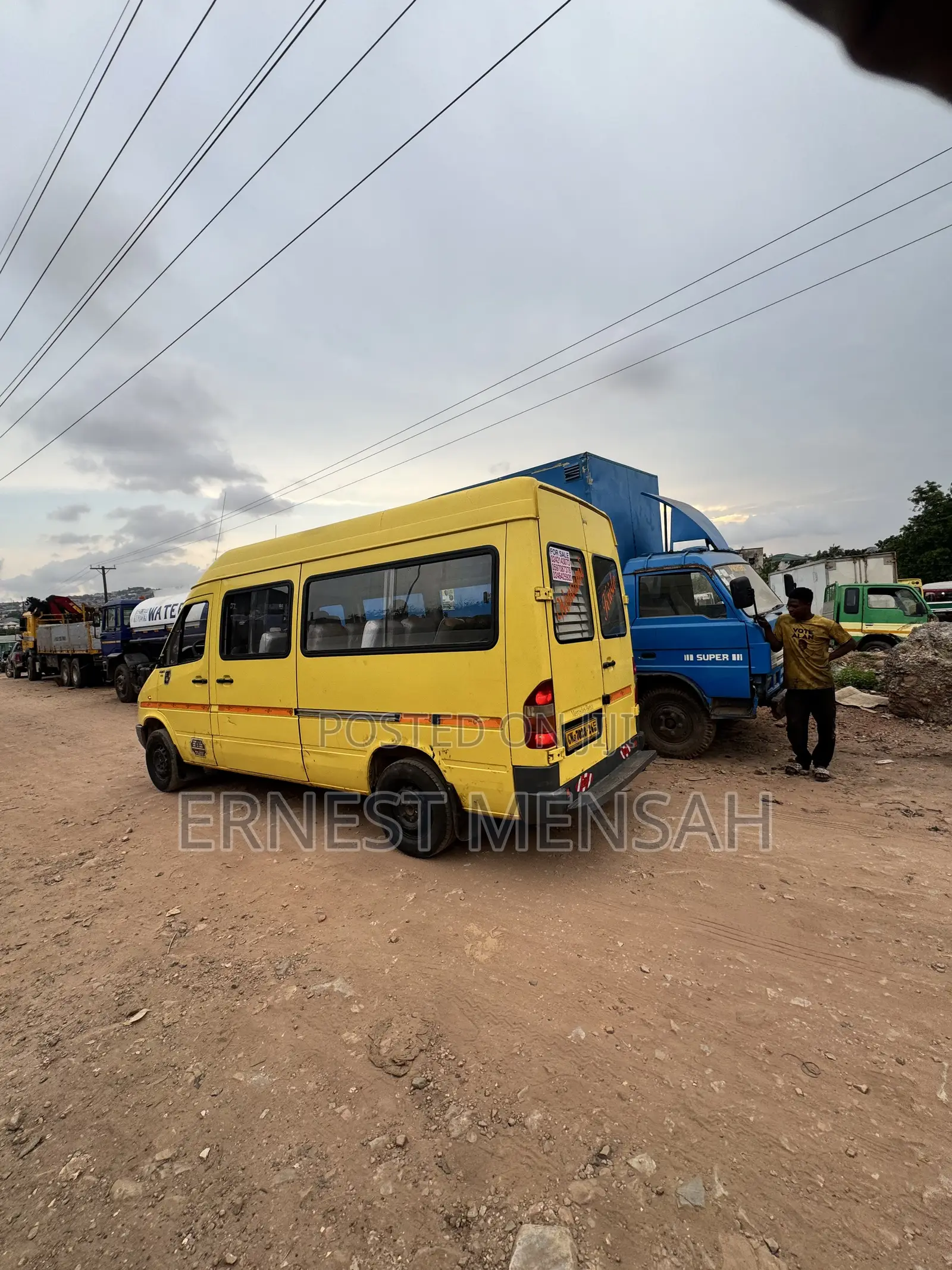 Mercedes-Benz Sprinter 2025 Yellow