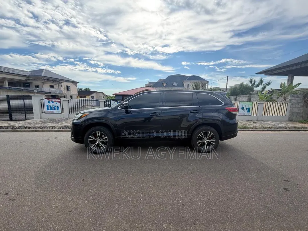 Toyota Highlander LE 2019 Black