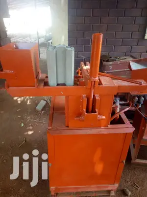 Interlocking Bricks Machine