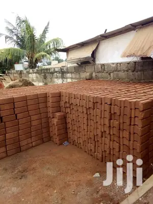 Interlocking Bricks Machine