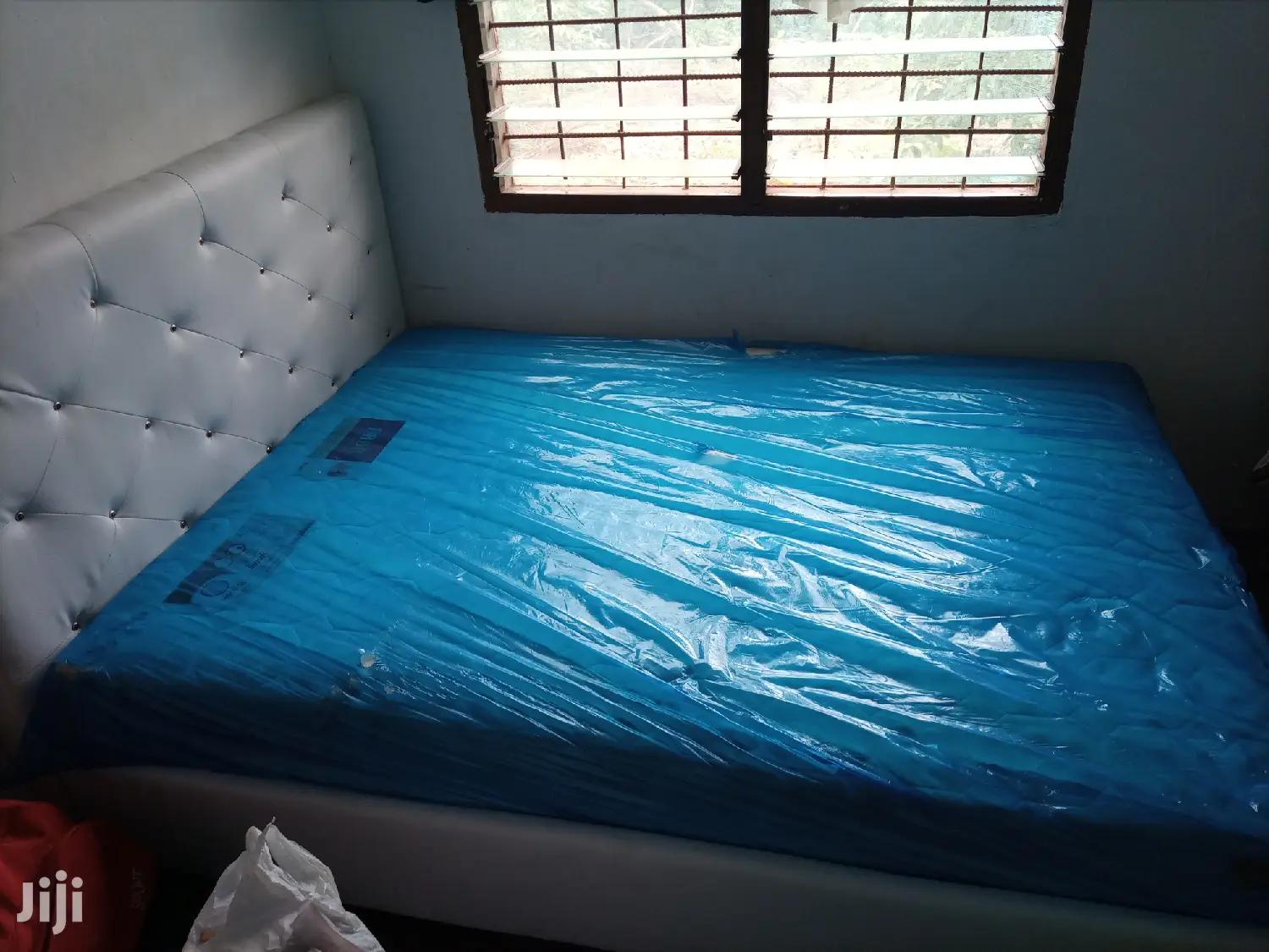 Quality Bed Eitj Matress For Sell Now. White