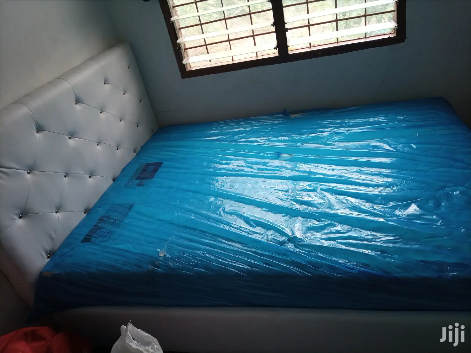 Quality Bed Eitj Matress For Sell Now. White