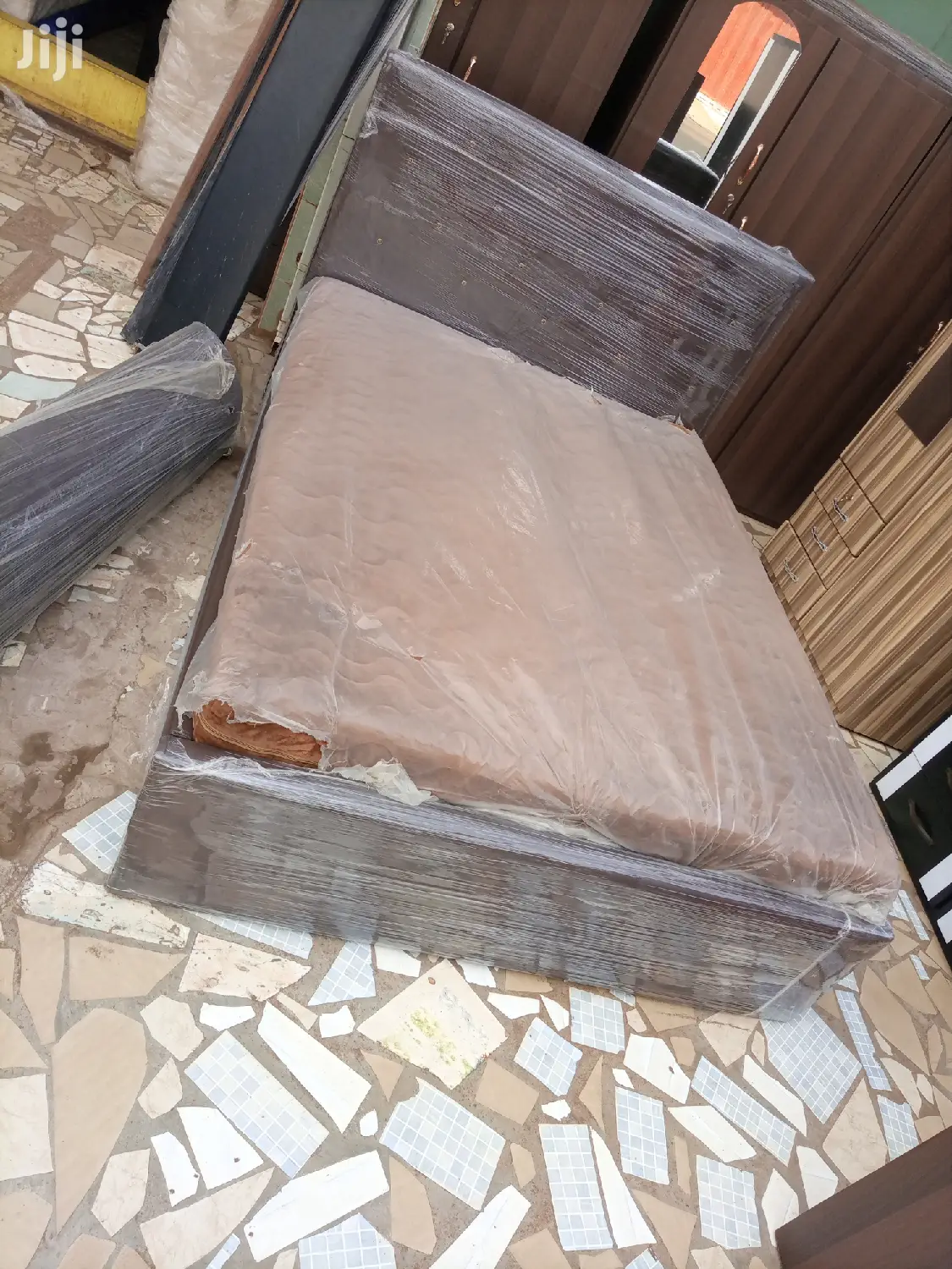 Cofe Bed. With Cofe Matress