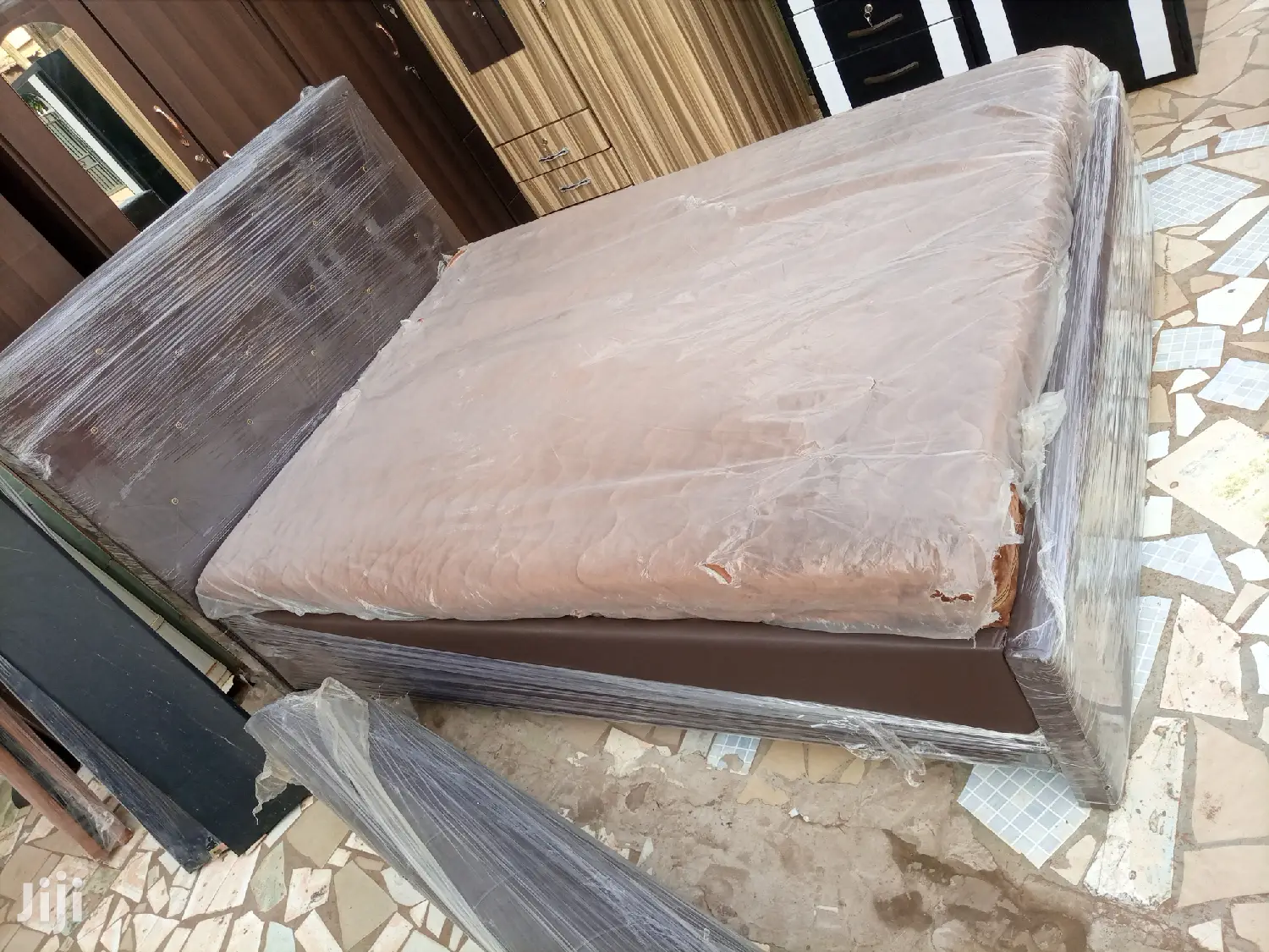 Cofe Bed. With Cofe Matress
