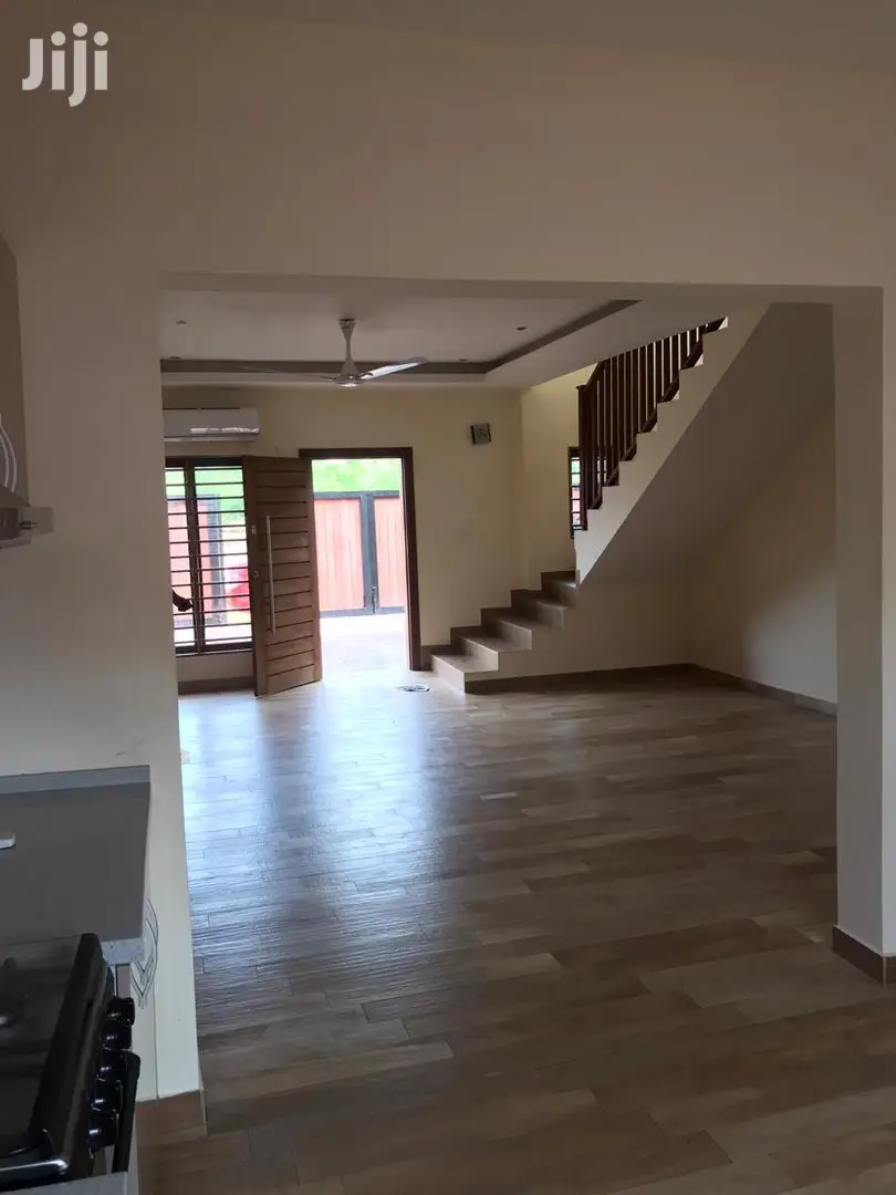 3bdrm Townhouse / Terrace in Bronko Housing, Accra Metropolitan