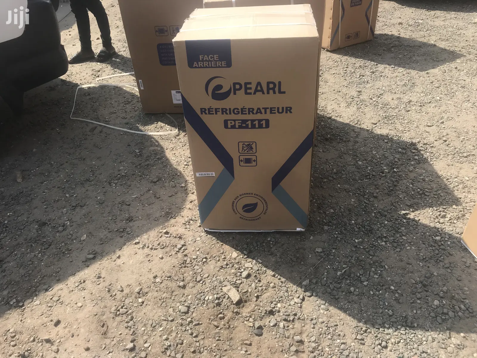 A 3stars Pearl Table Top Fridge Pf-11t ( 90 Ltrs )