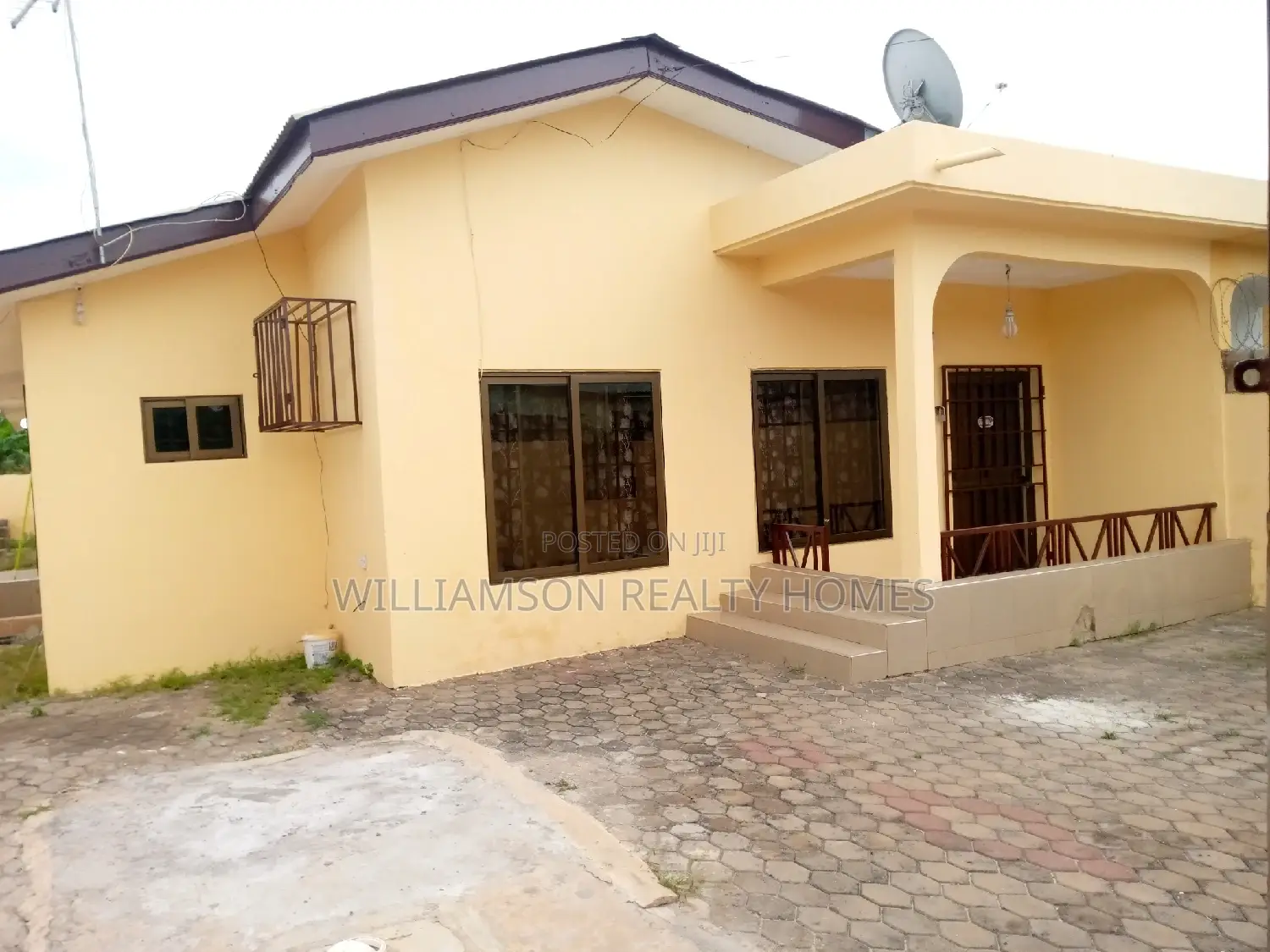 3bdrm House in Community 20 Estate, Spintex for rent