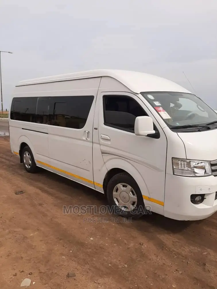 Toyota Hiace Buses for Rent in Ghana? Minibuses for Rent