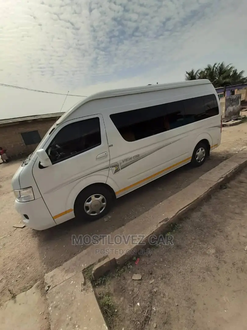 Toyota Hiace Buses for Rent in Ghana? Minibuses for Rent