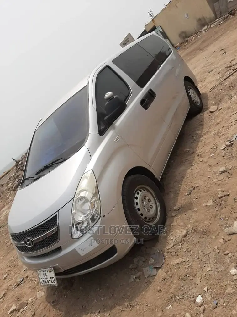 Toyota Hiace Buses for Rent in Ghana? Minibuses for Rent