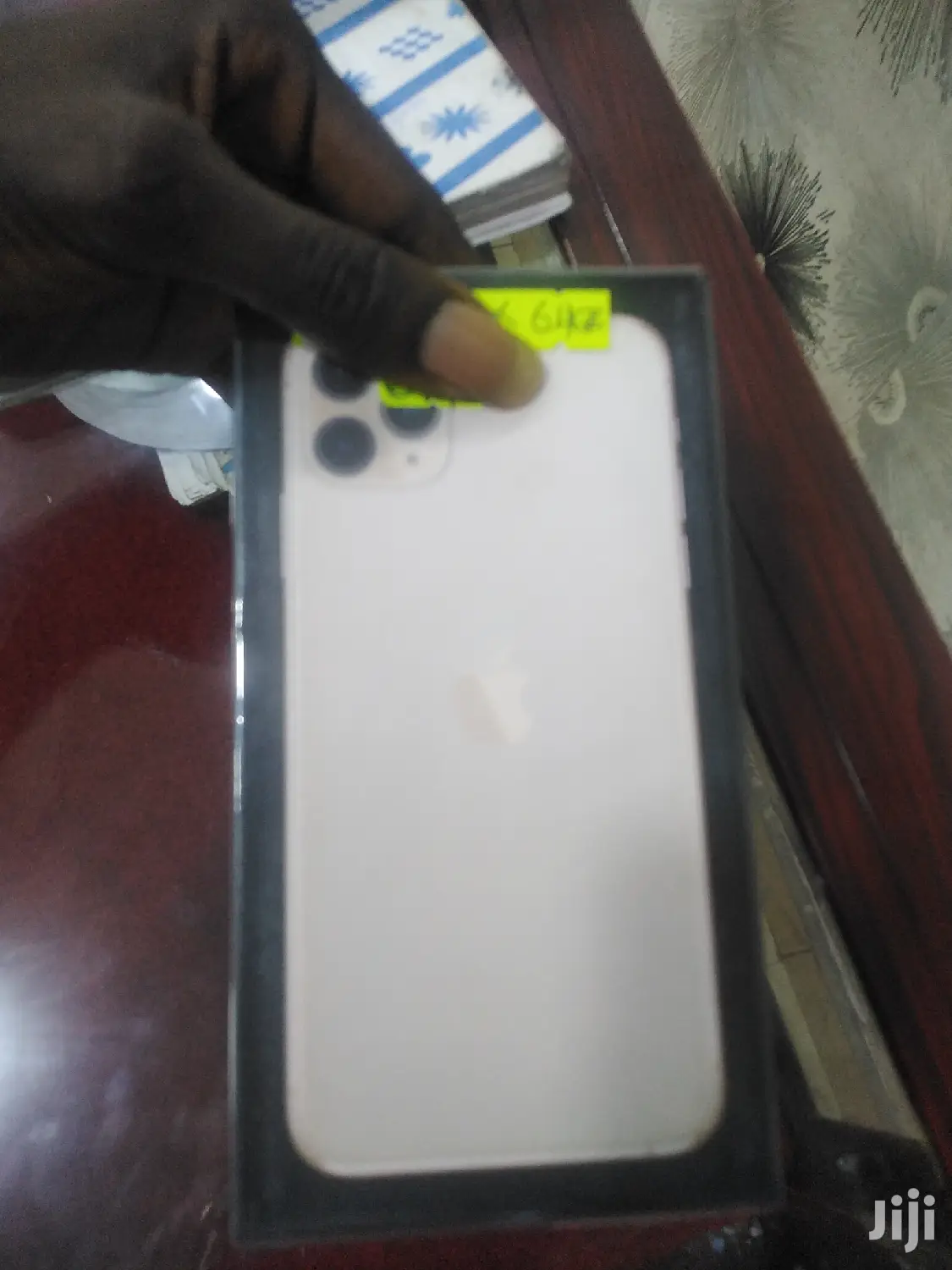 New Apple iPhone 11 Pro Max 64 GB Gold
