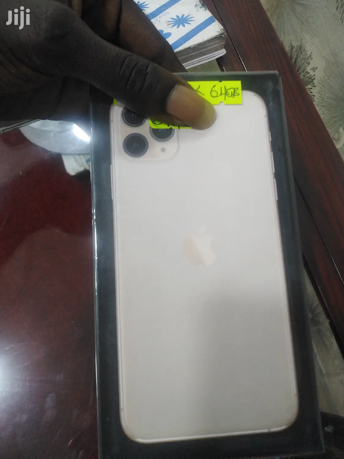 New Apple iPhone 11 Pro Max 64 GB Gold