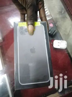 New Apple iPhone 11 Pro Max 64 GB Green