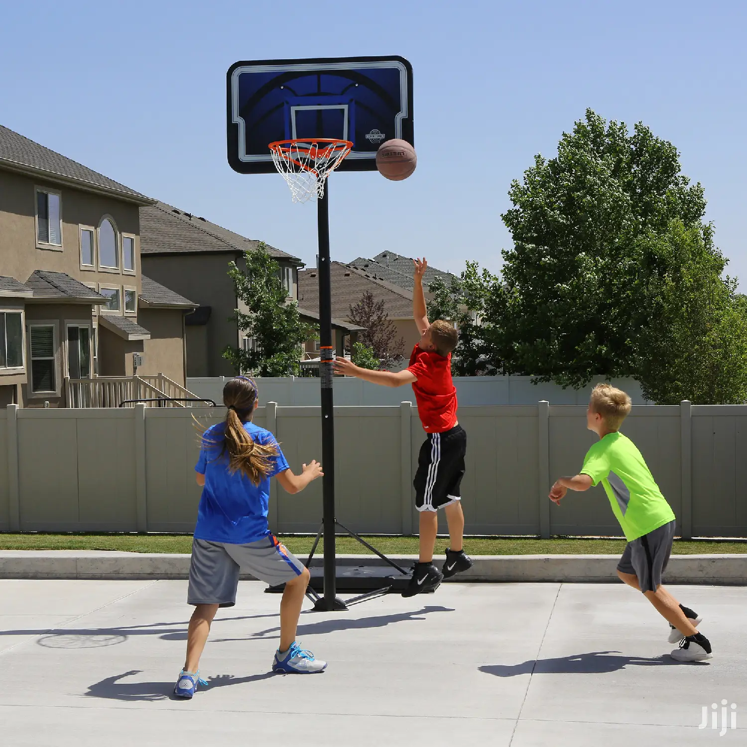 Lifetimes Basketball Hoop New Free Spalding Ball