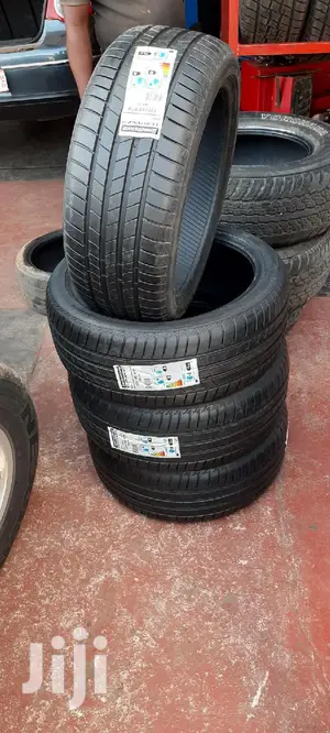 235/40r19 Brdgestone Tires