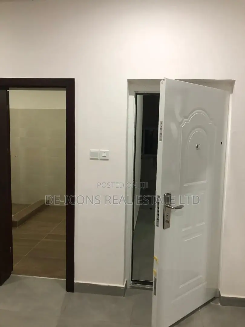 4bdrm Duplex in De-Icons Real Estate, Awutu Senya East Municipal