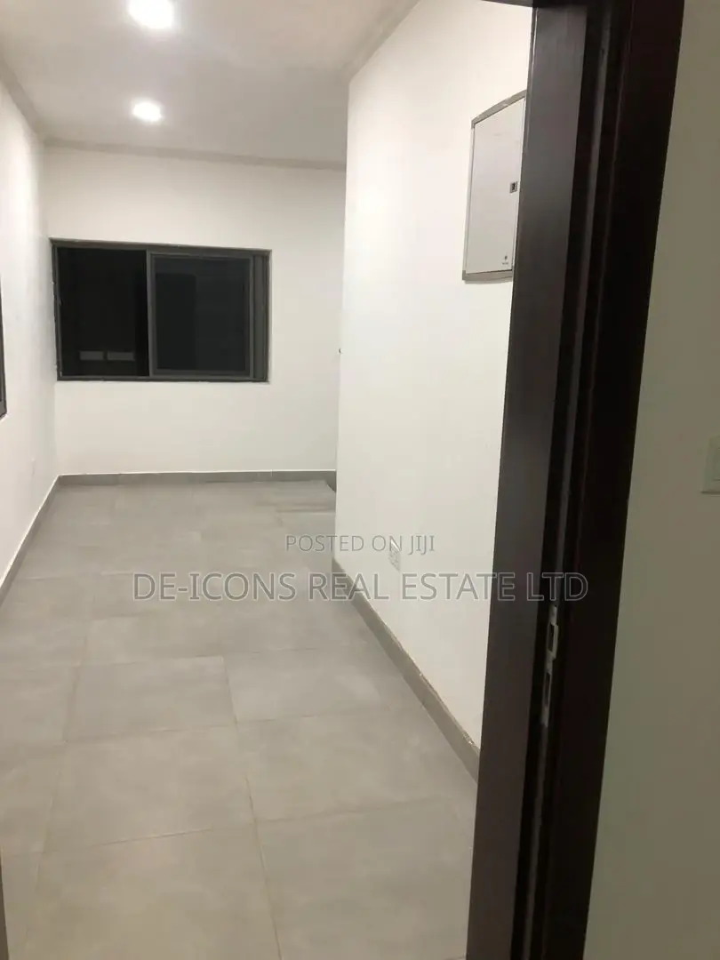 4bdrm Duplex in De-Icons Real Estate, Awutu Senya East Municipal