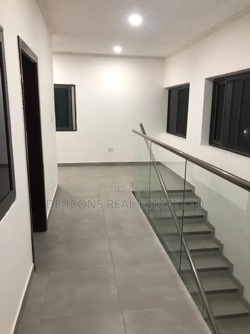 4bdrm Duplex in De-Icons Real Estate, Awutu Senya East Municipal