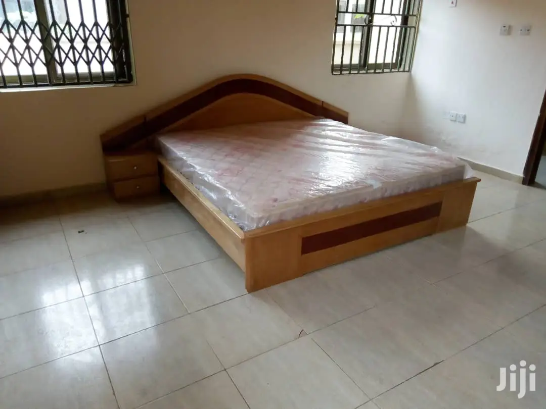 King-Size Ved With Mattress