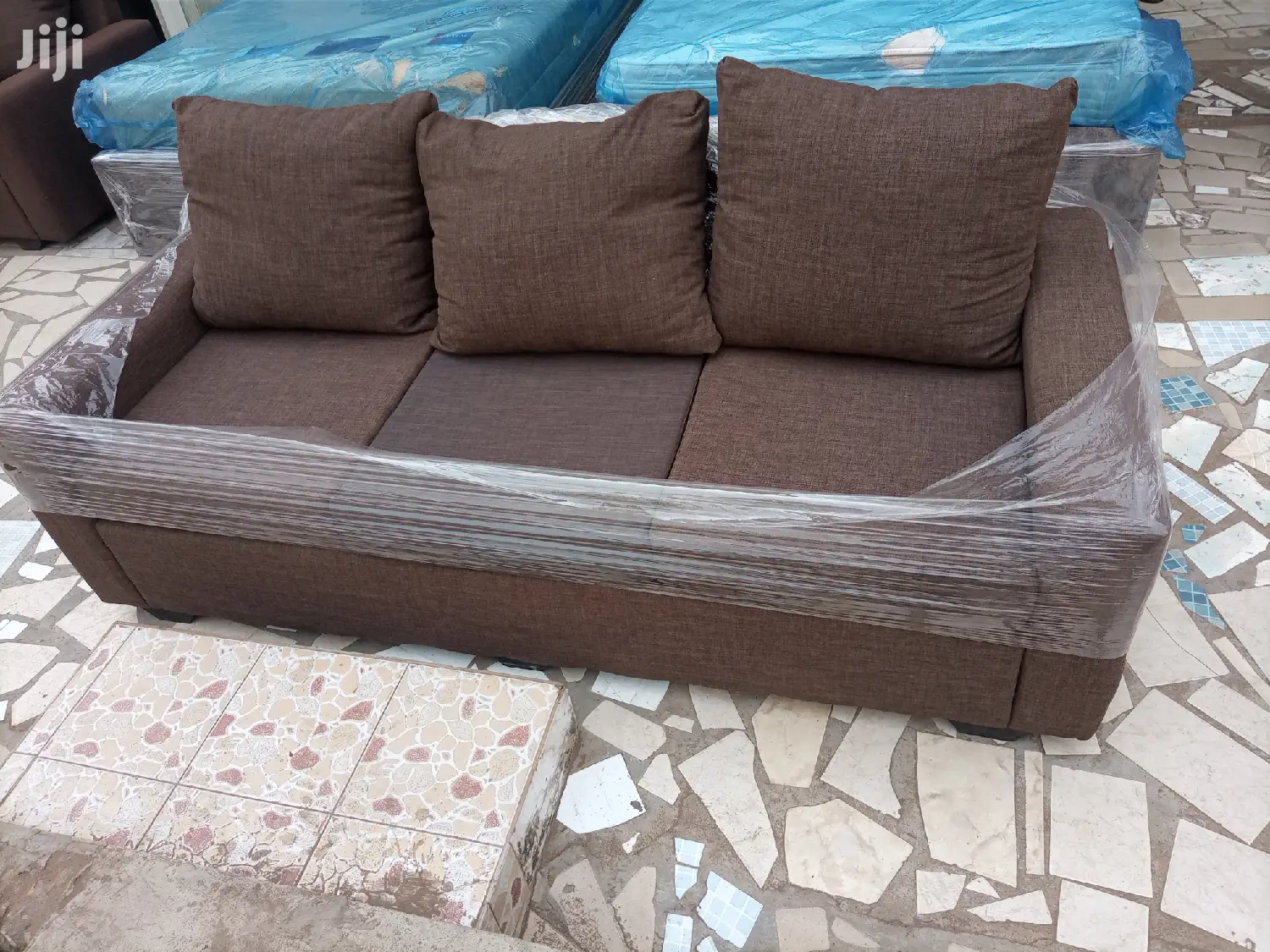 Lovely 3in1 Sofa. Free Delivery
