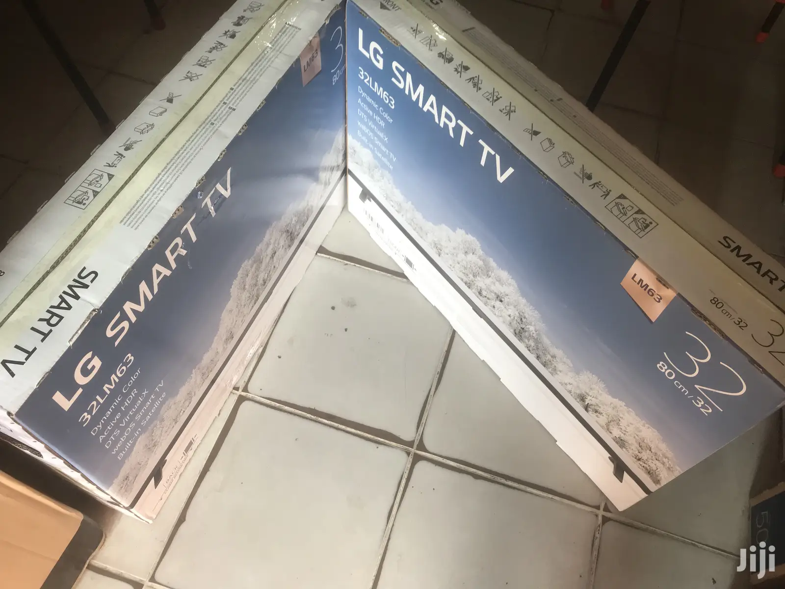Latest LG 32 Inch Smart LED TV HD Freeview Play Freesat HD