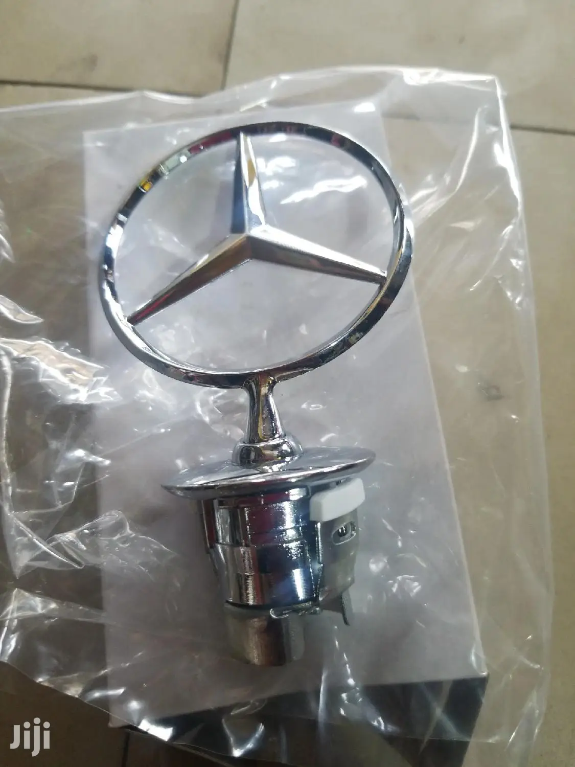 Mercedes Benz Bonnet Crown