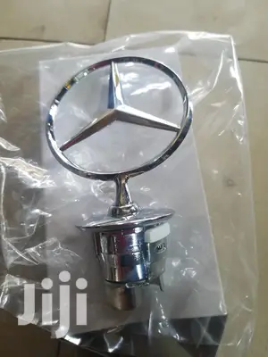 Mercedes Benz Bonnet Crown