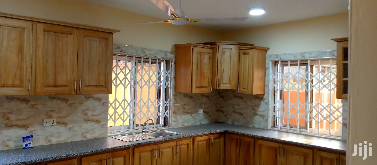 4bdrm Apartment in Ga East Municipal for rent