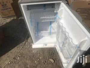 Single Door 90litres Pearl PF-11T Table Top Fridge